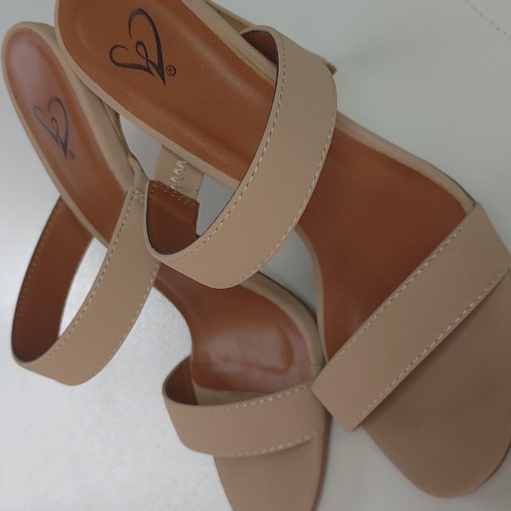 Heels - Picture 5 of 6
